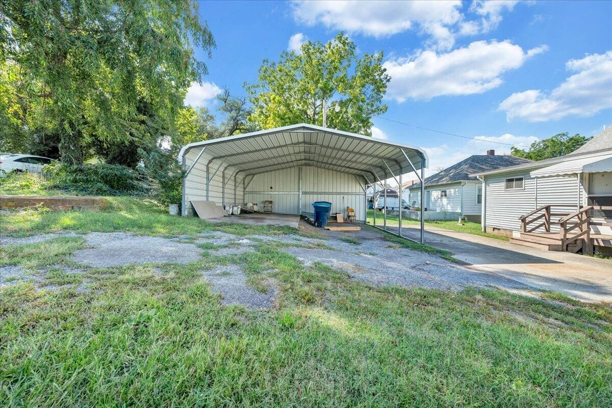 1106 Mercer AVE NW - Photo 38