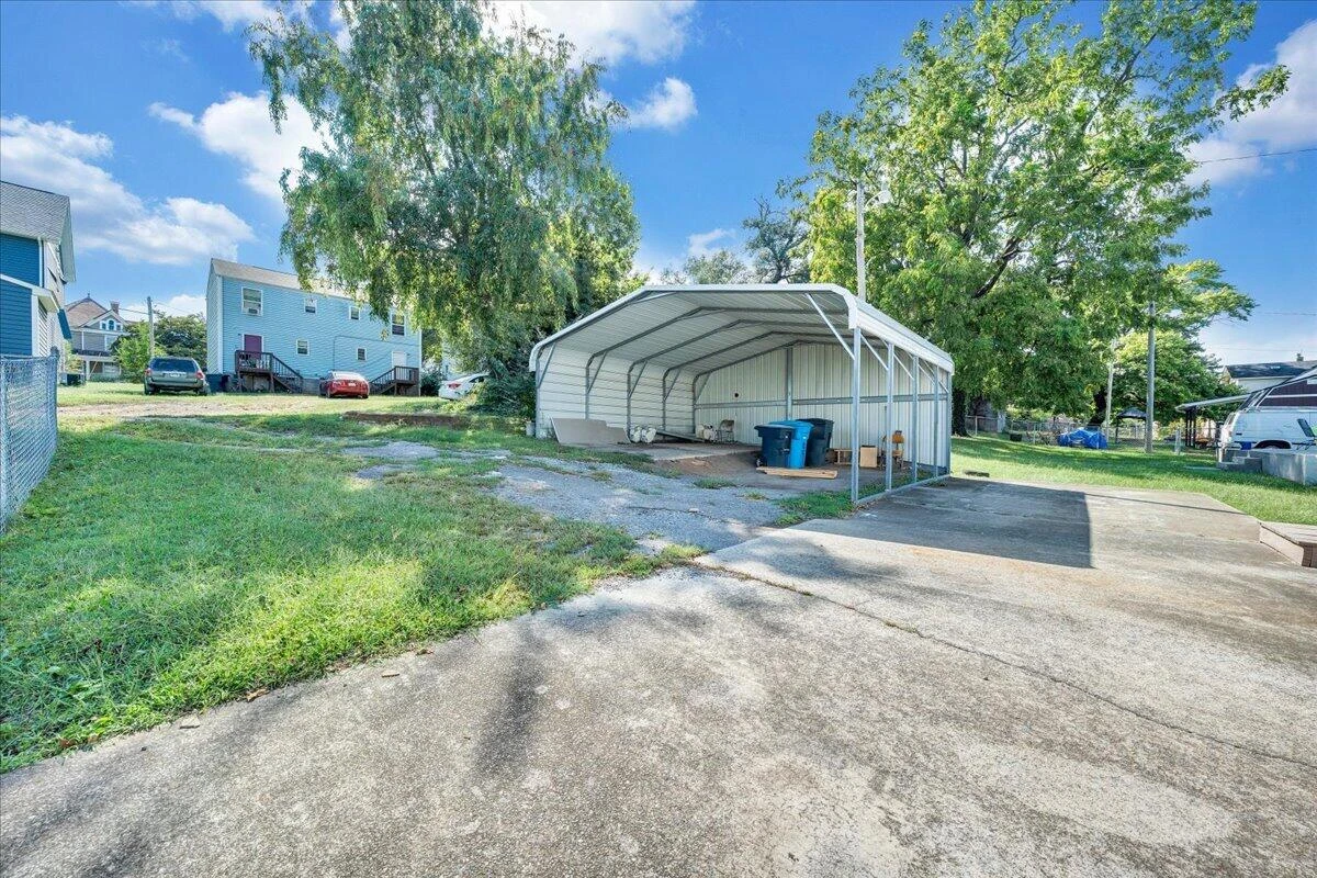 1106 Mercer AVE NW - Photo 39