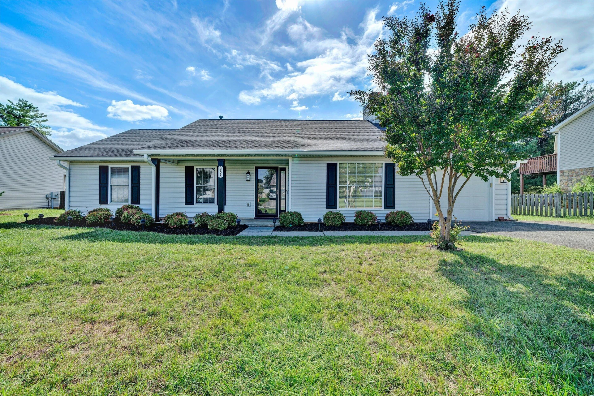 2225 Bloomfield AVE - Photo 3