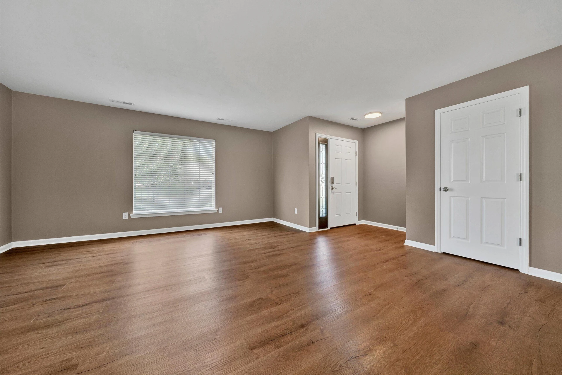 2225 Bloomfield AVE - Photo 5