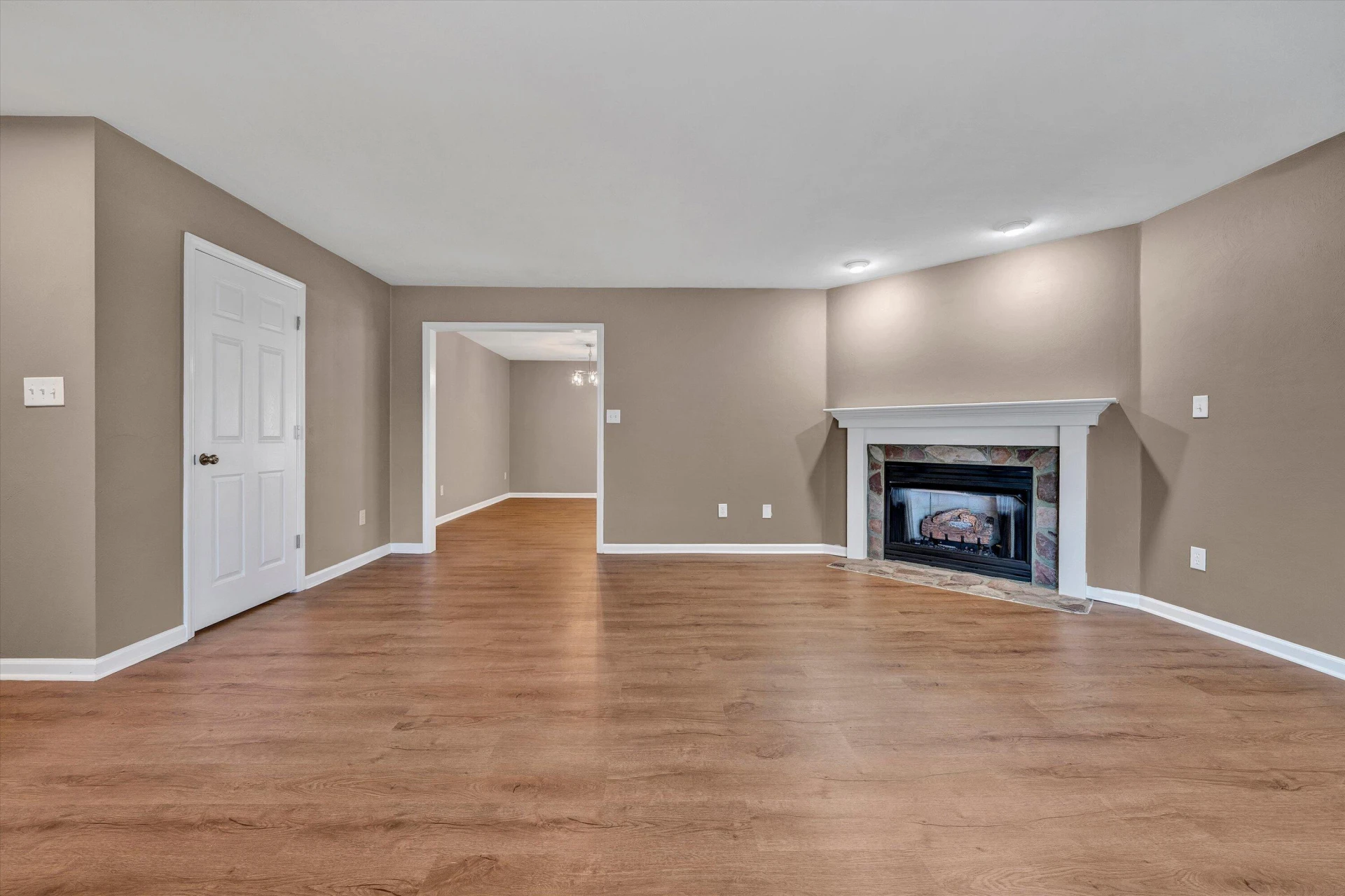 2225 Bloomfield AVE - Photo 6