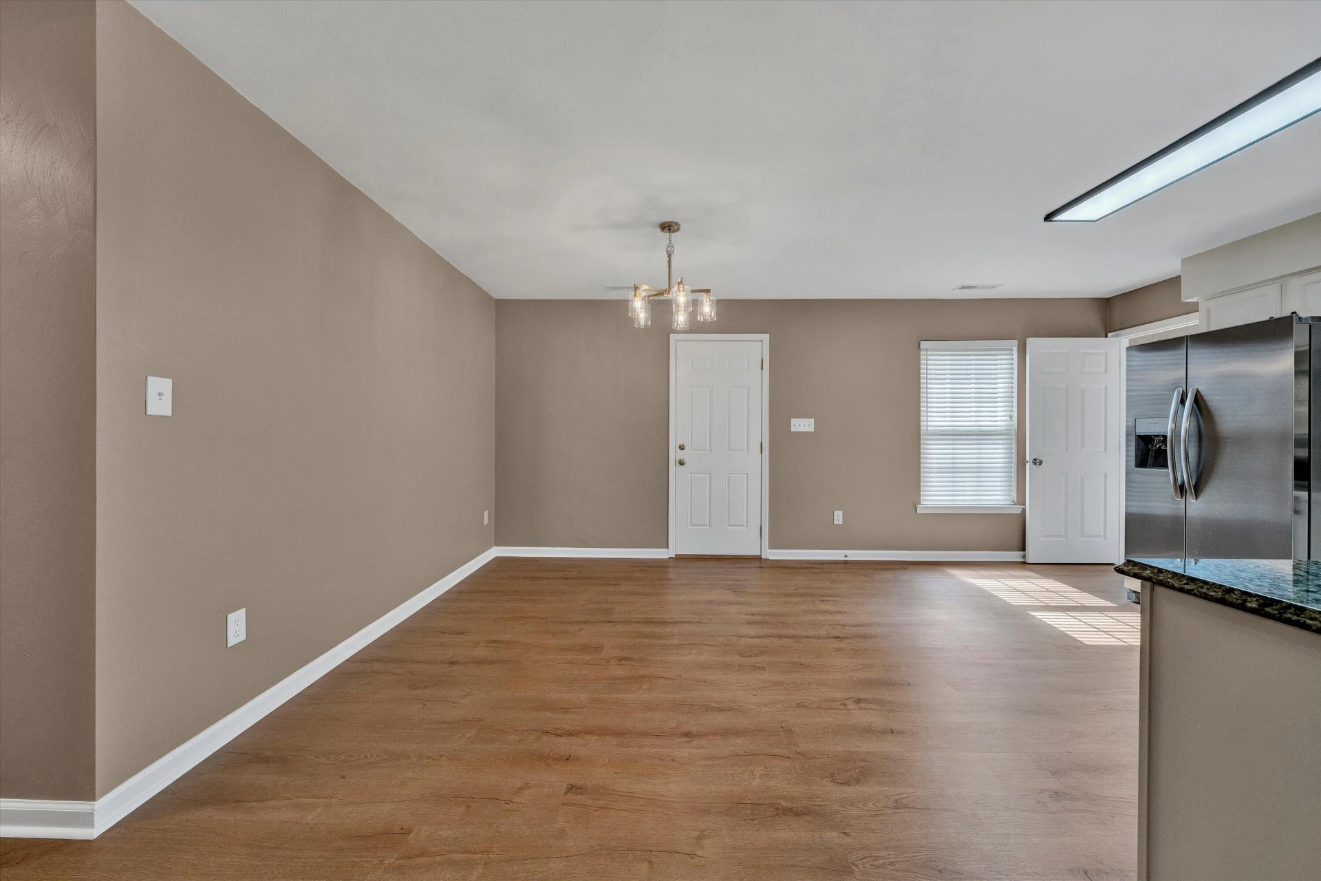 2225 Bloomfield AVE - Photo 8