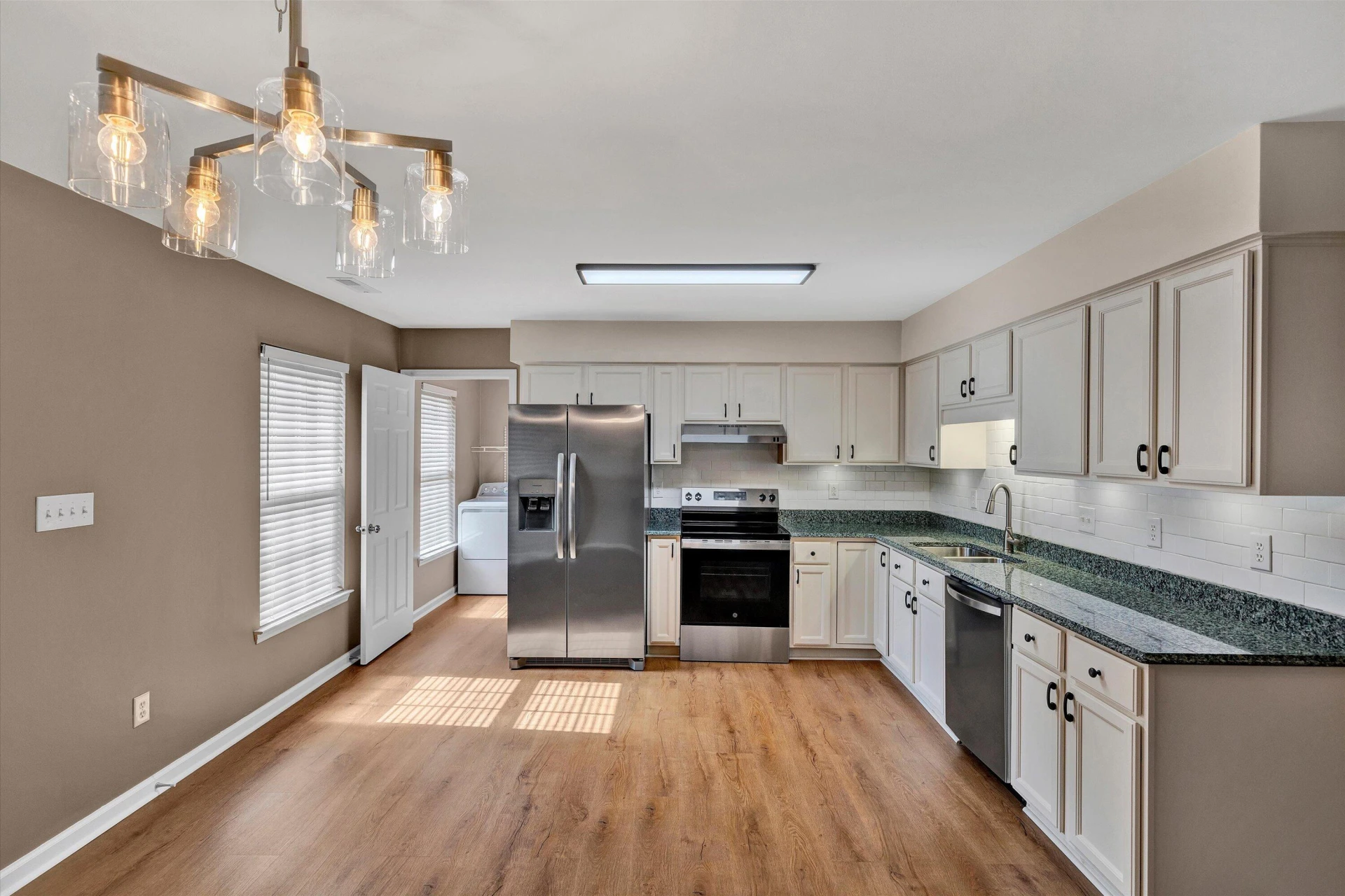 2225 Bloomfield AVE - Photo 9