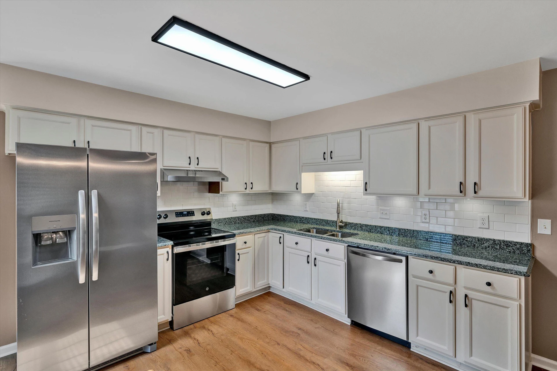2225 Bloomfield AVE - Photo 10