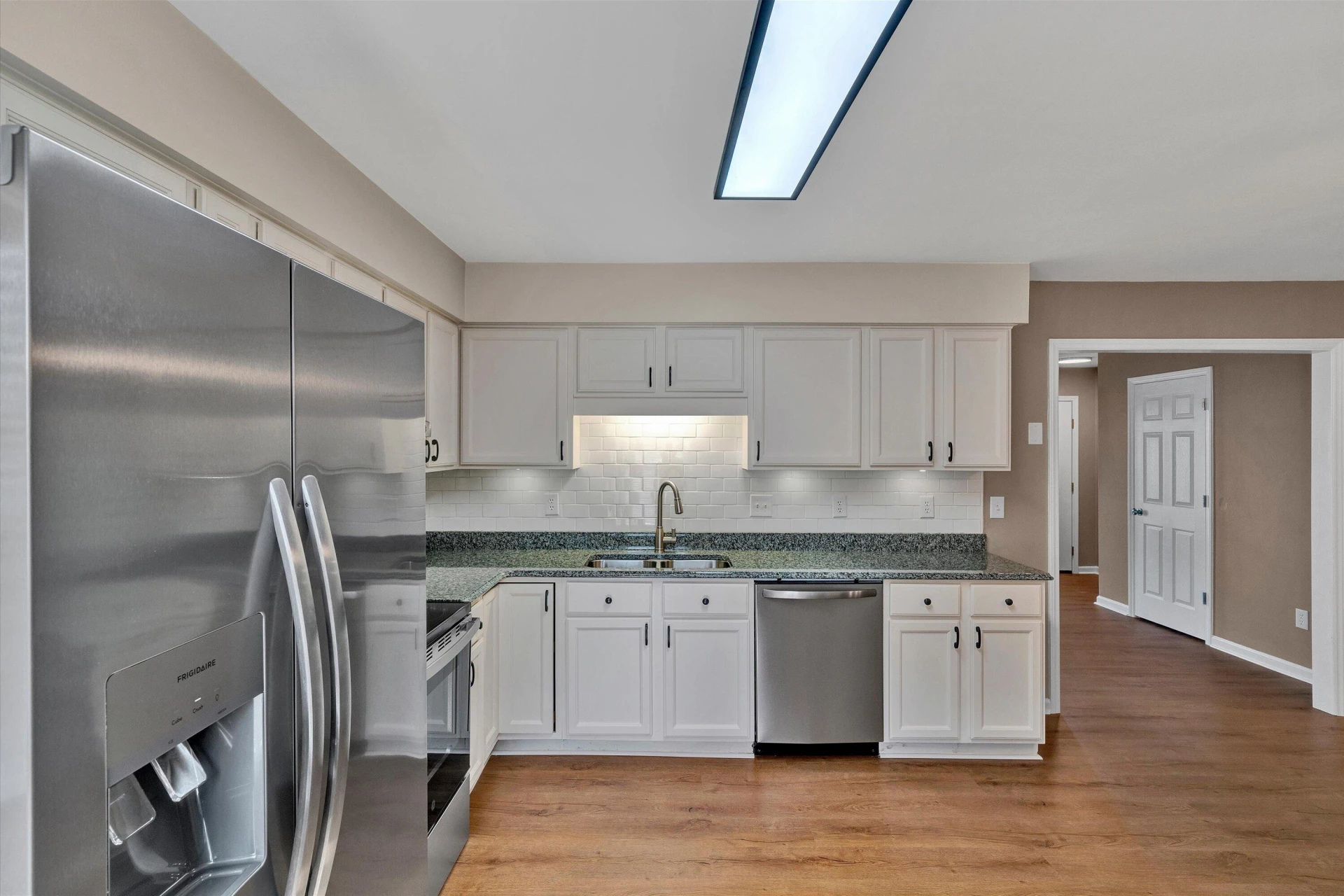 2225 Bloomfield AVE - Photo 11
