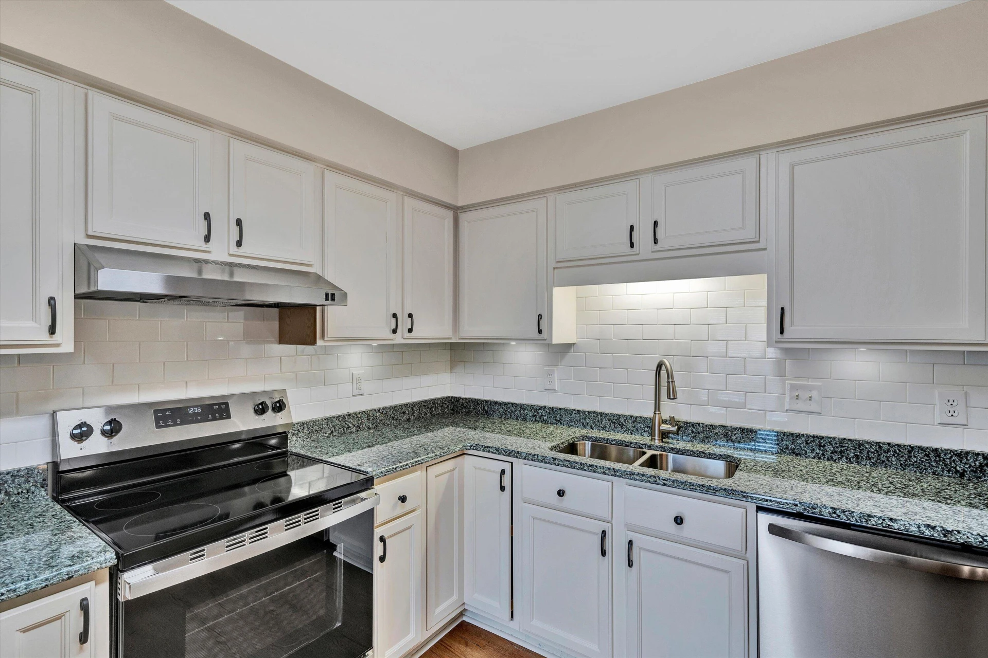 2225 Bloomfield AVE - Photo 12
