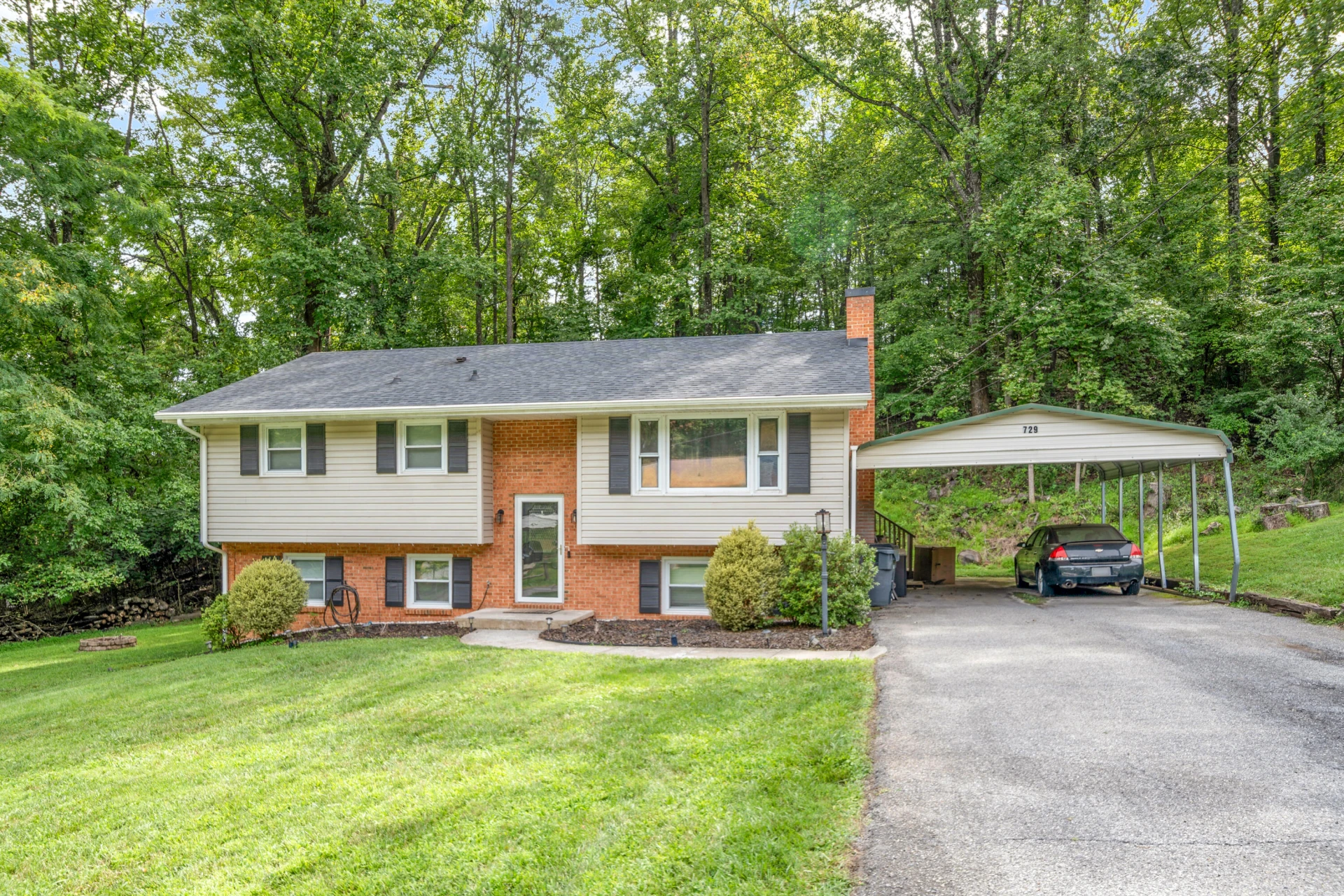 729 Dawnridge LN