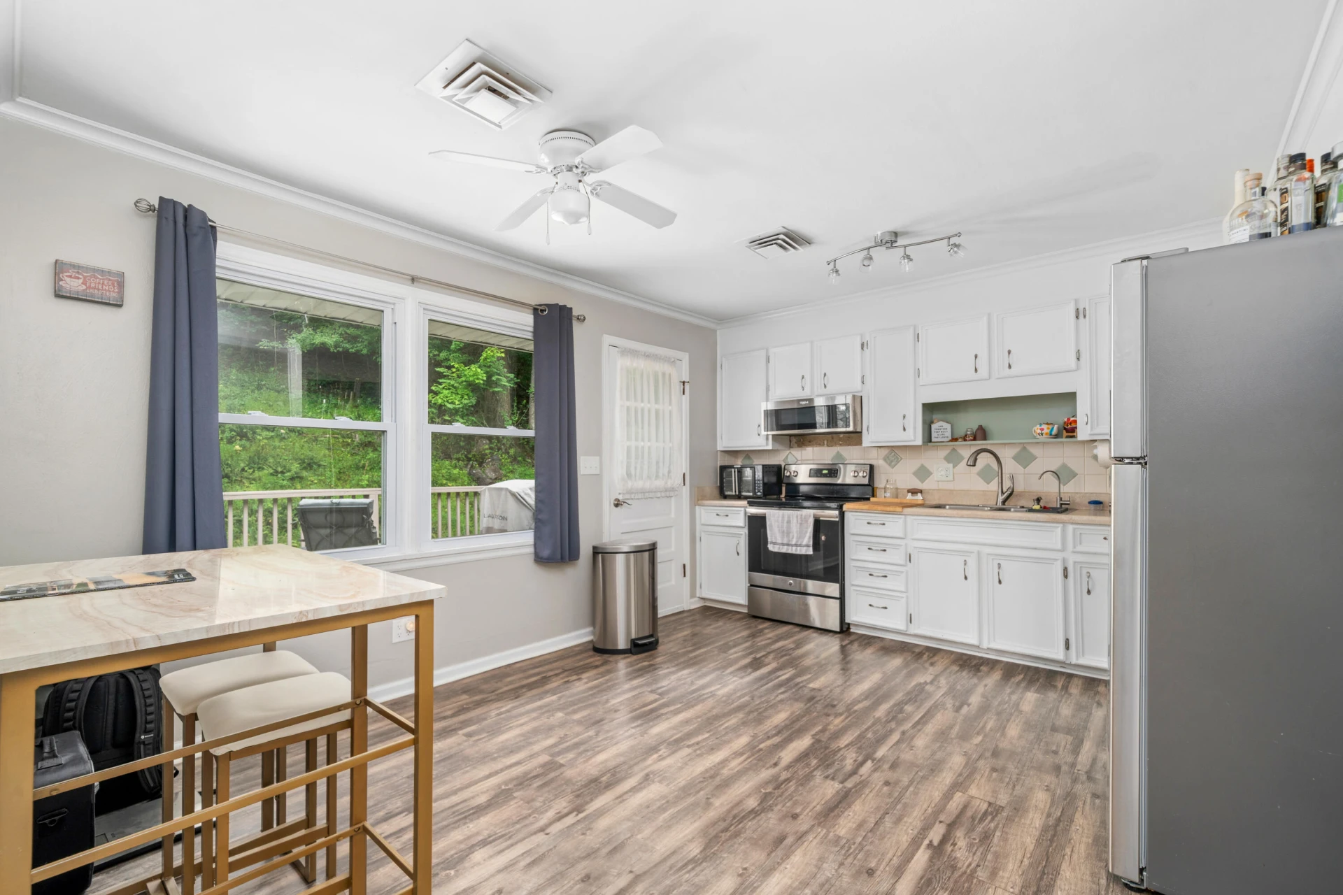 729 Dawnridge LN - Photo 3