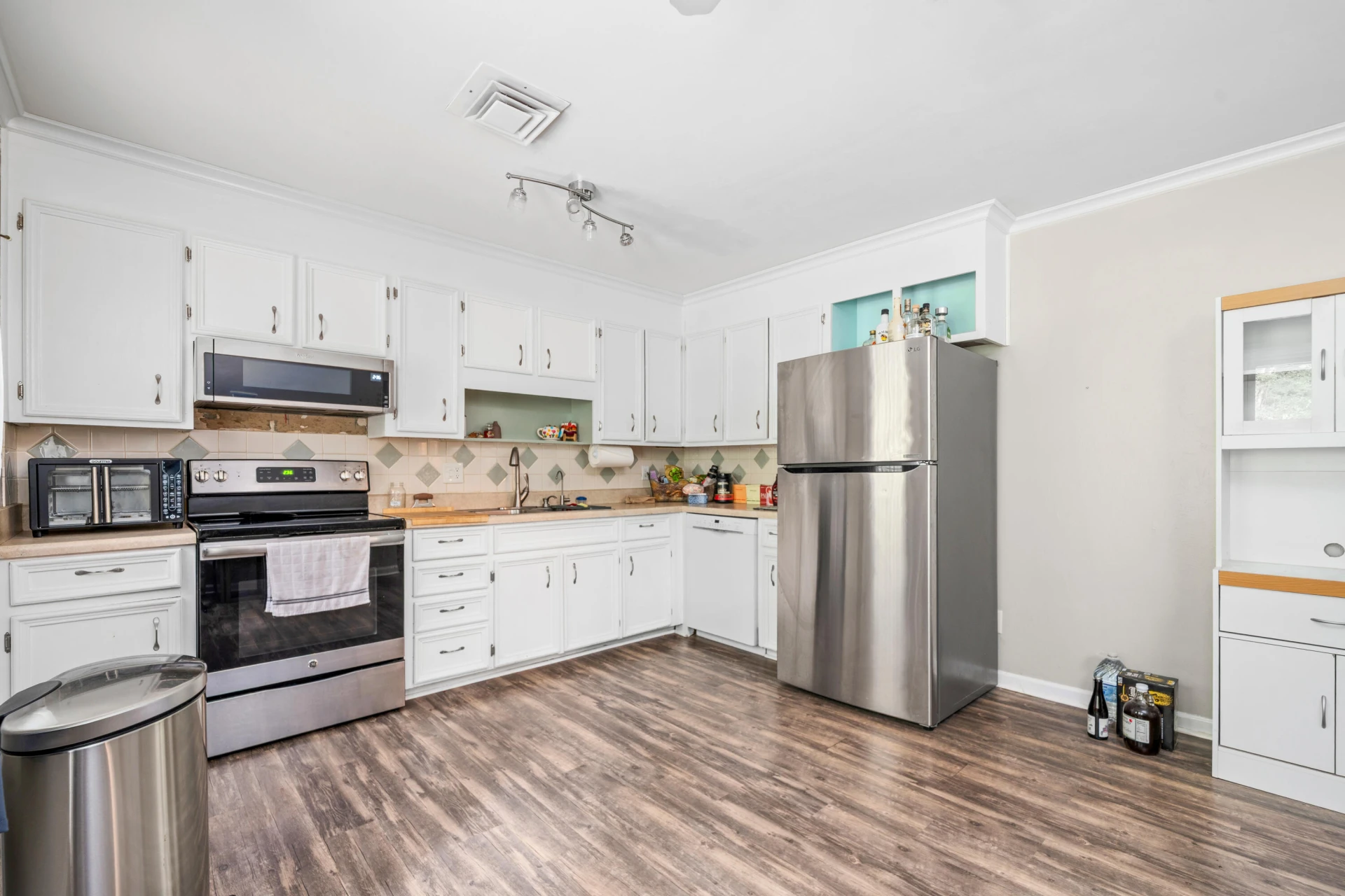 729 Dawnridge LN - Photo 4