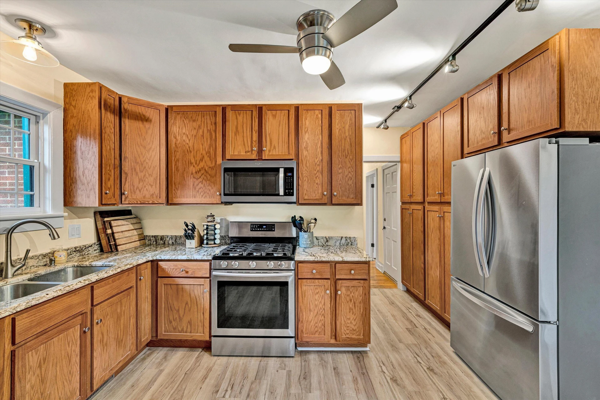 1019 Halliahurst AVE - Photo 11