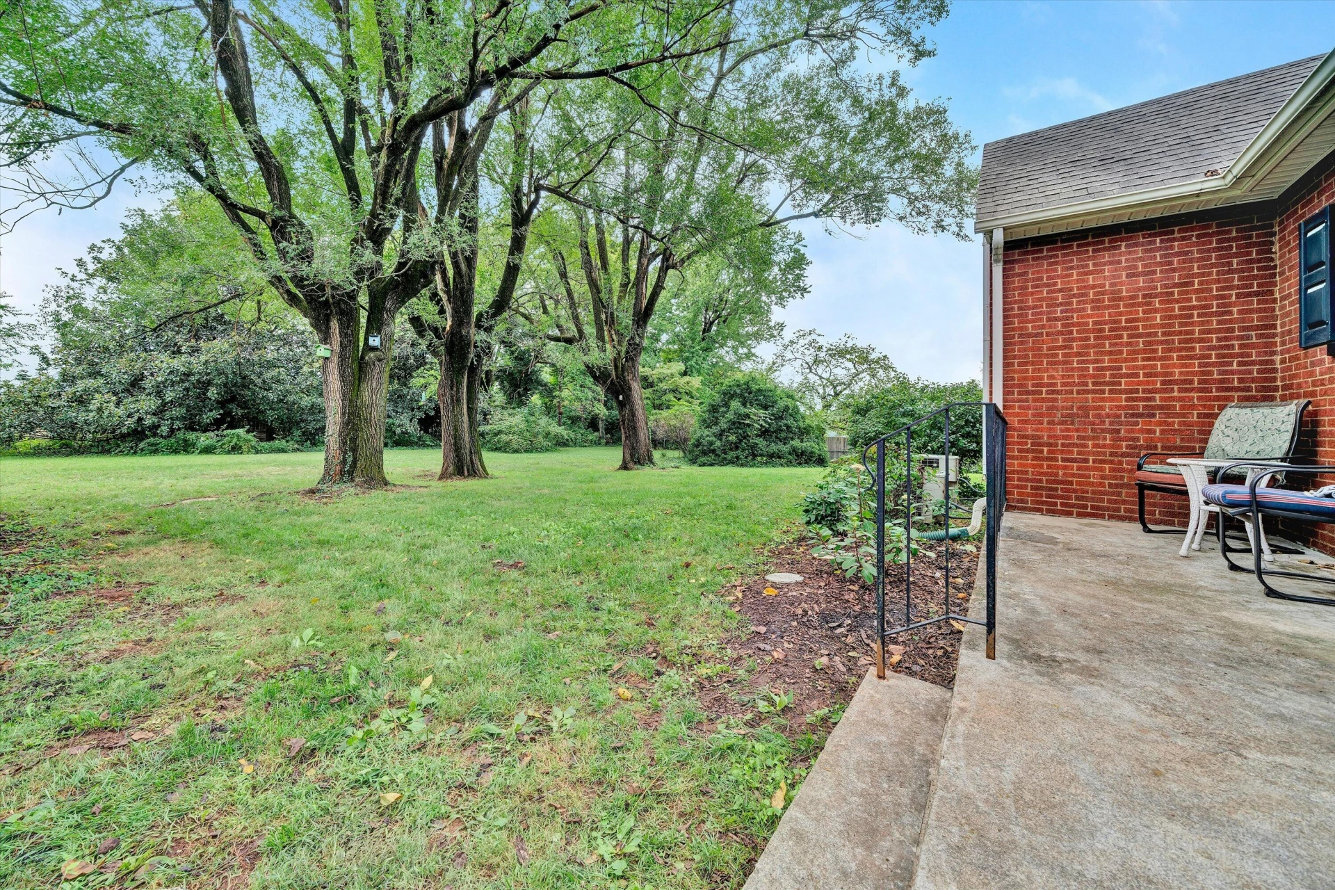 1019 Halliahurst AVE - Photo 32
