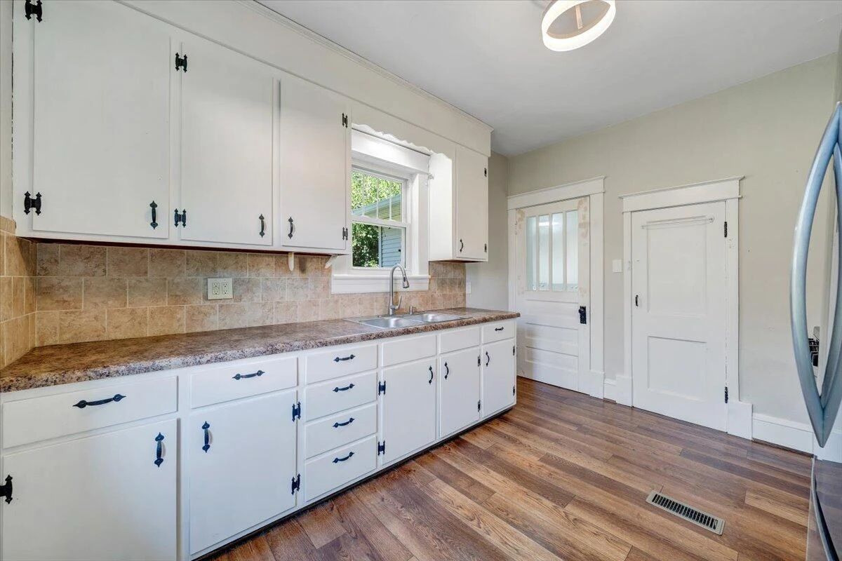 614 Morrill AVE SE - Photo 12