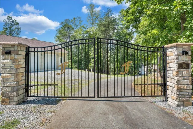 1811 Cutlass RD, Moneta, VA, 24121