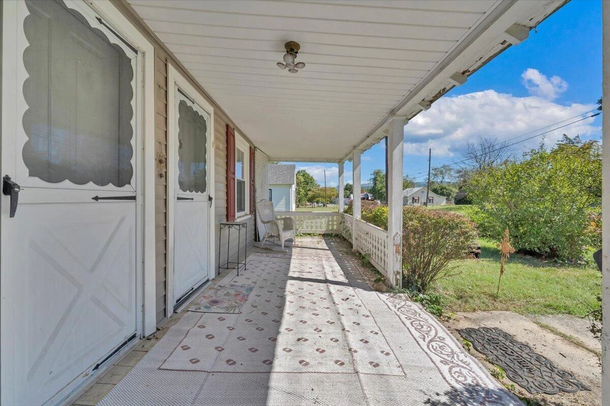 265 Conrad ST - Photo 2