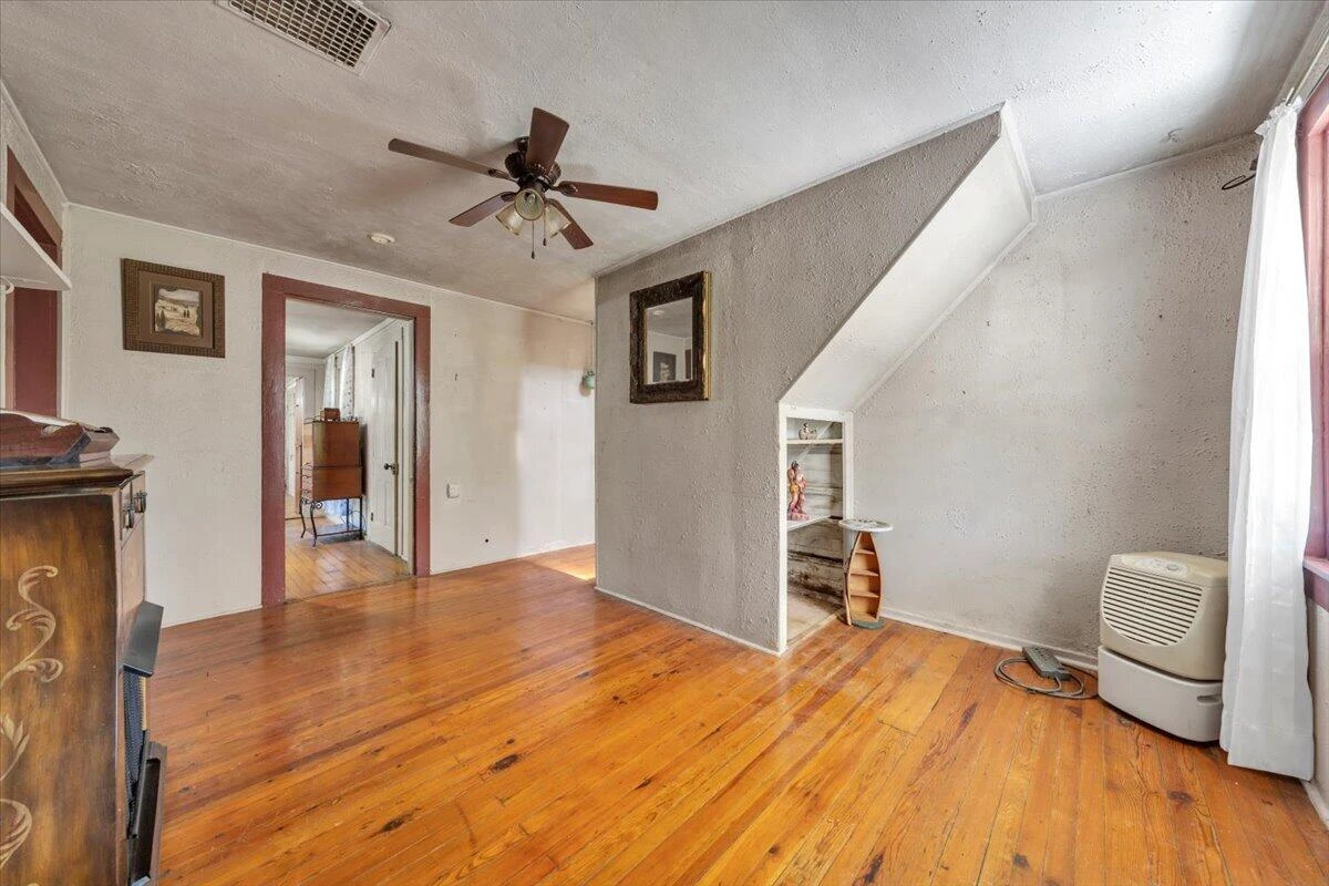 265 Conrad ST - Photo 4