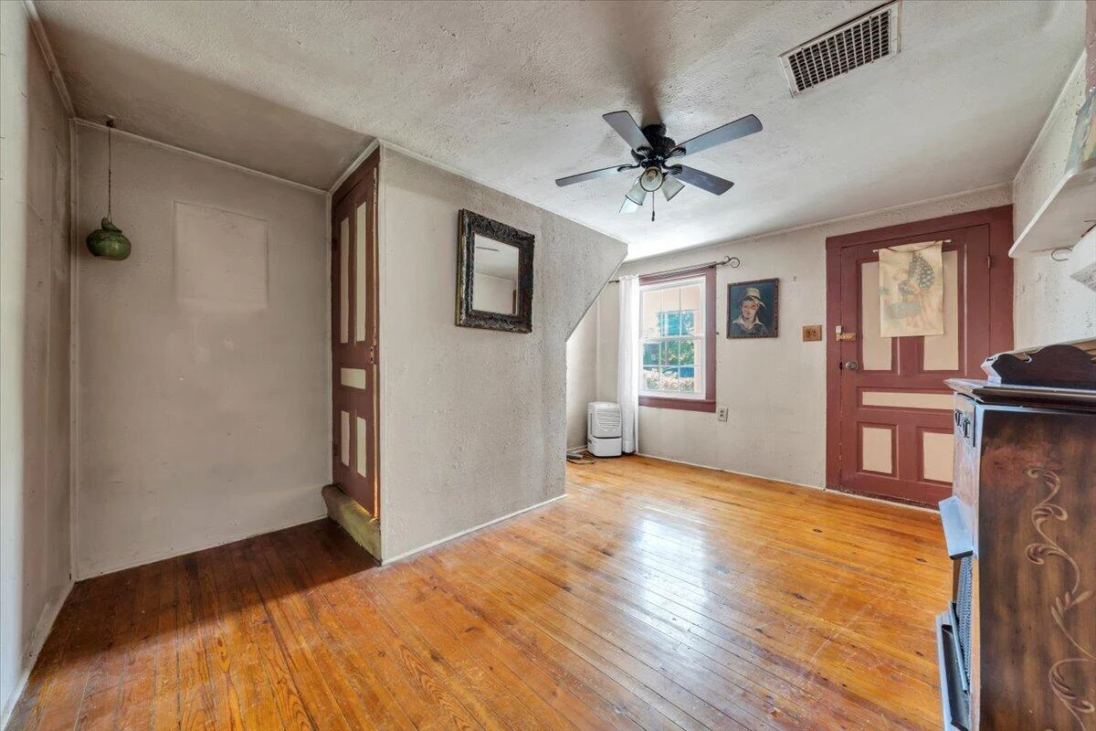 265 Conrad ST - Photo 8