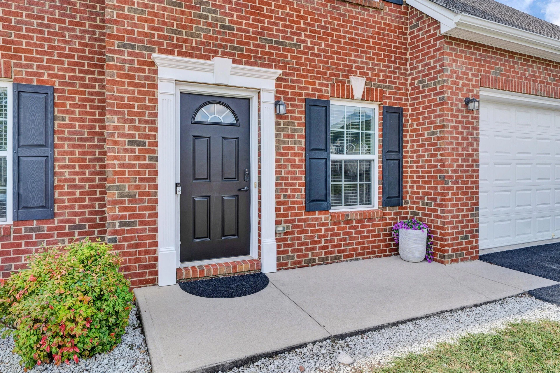 2914 Adam DR - Photo 2