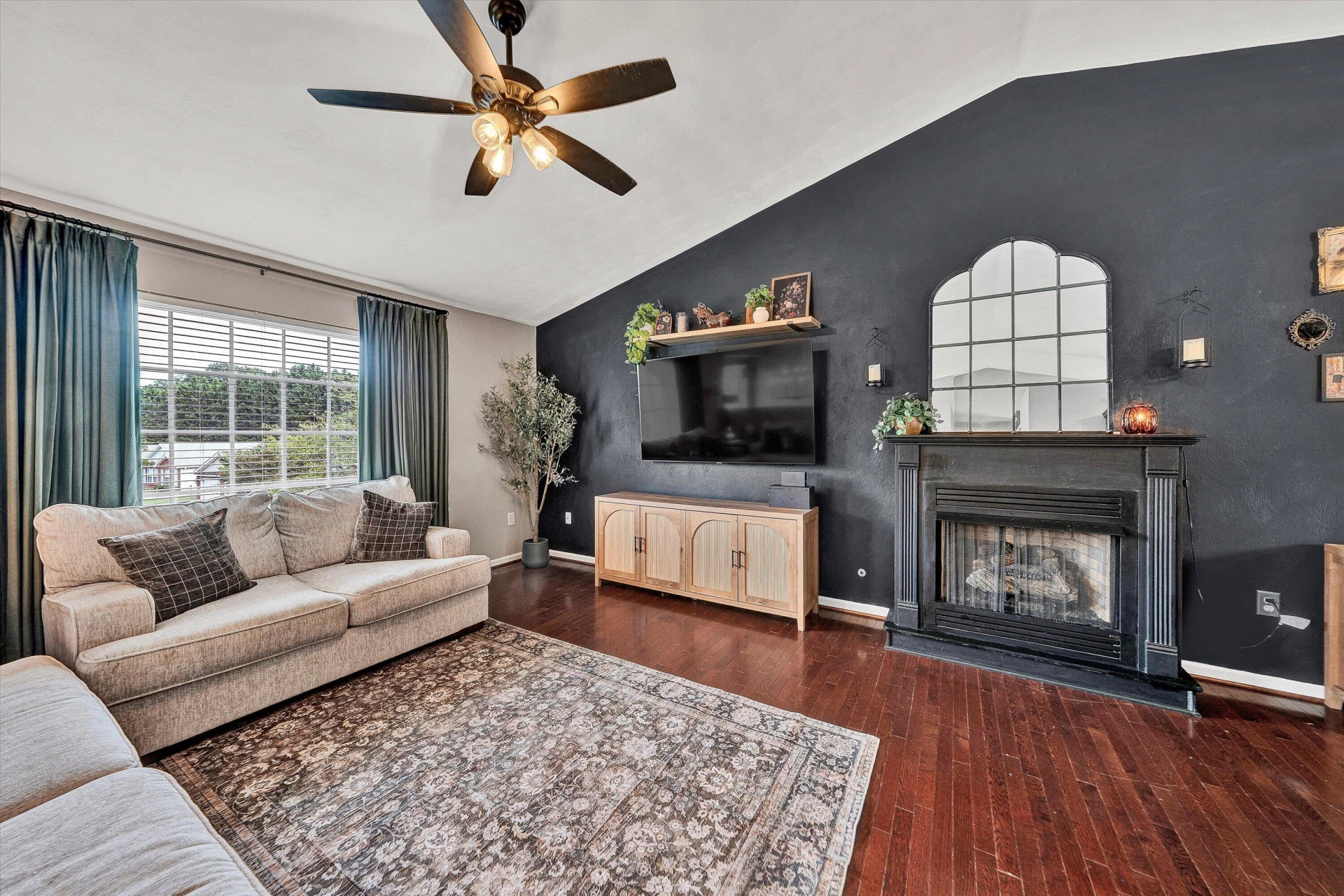 4541 Lomond CIR - Photo 4