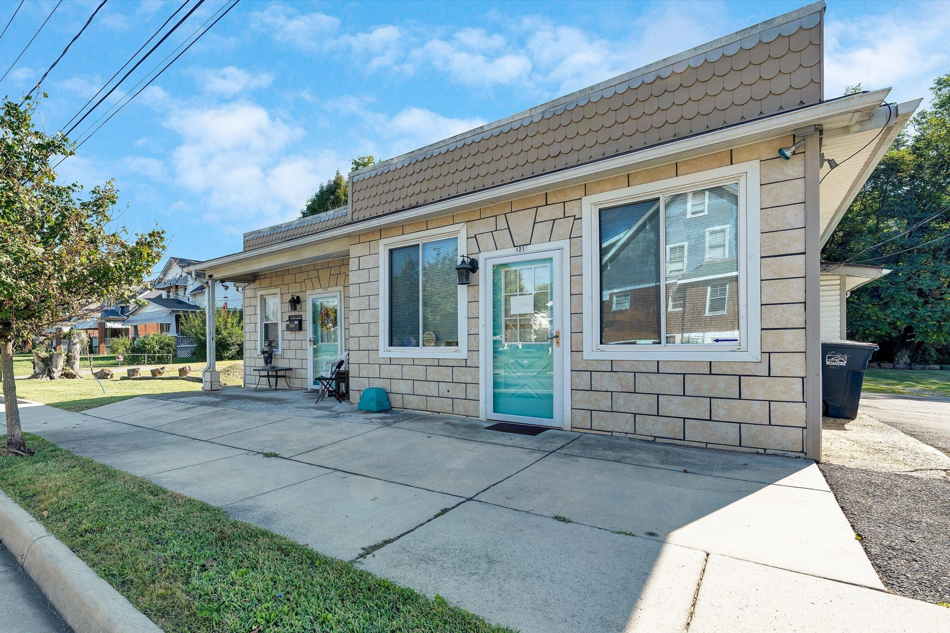 1217 10th ST NW - Photo 2