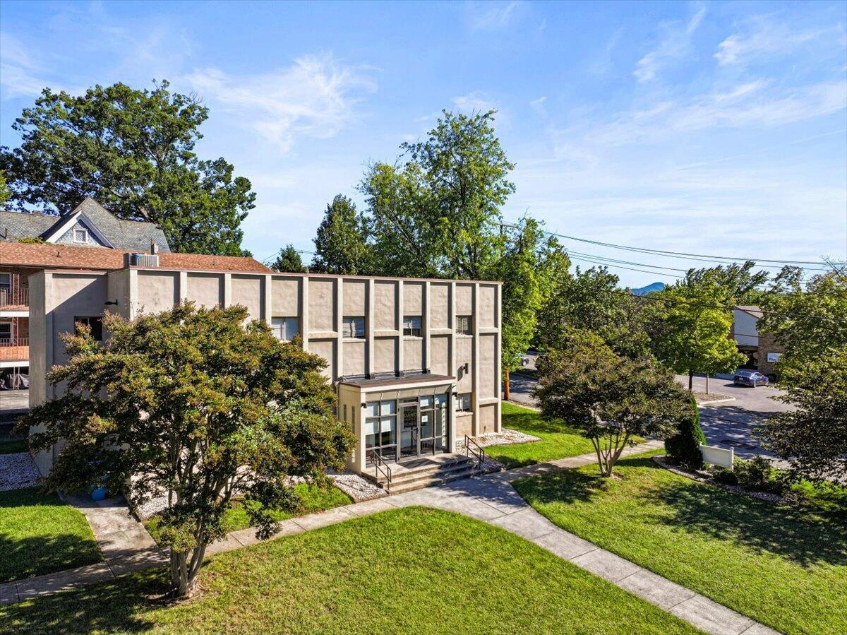 1125 1st ST SW - Photo 2