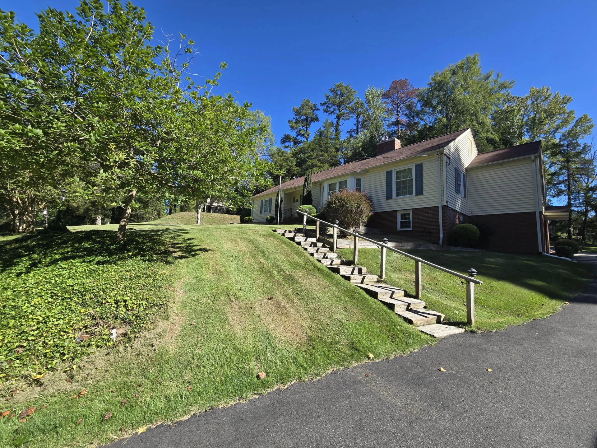 680 Park LN - Photo 2