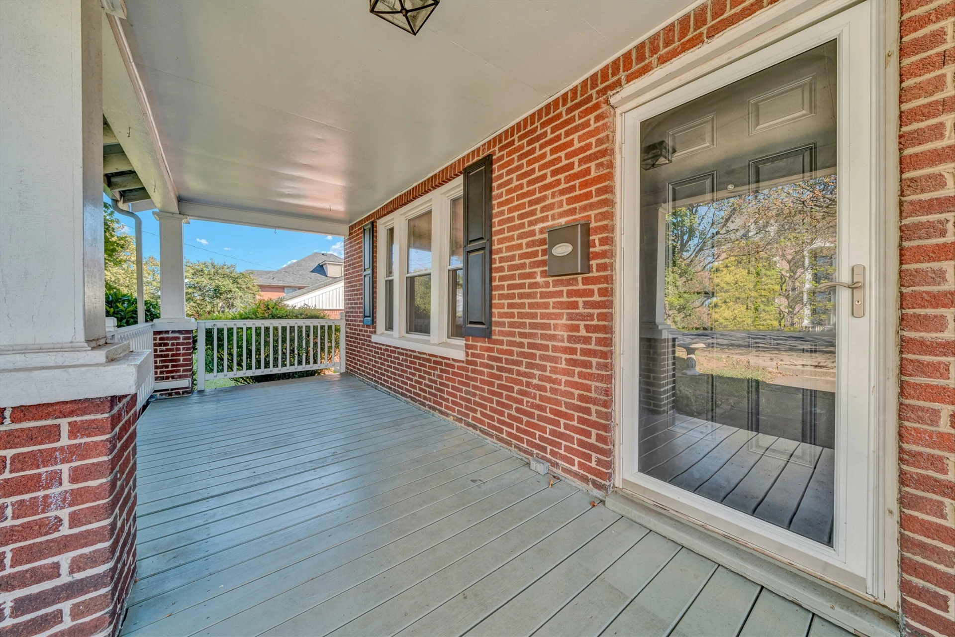 1030 Windsor AVE SW - Photo 3