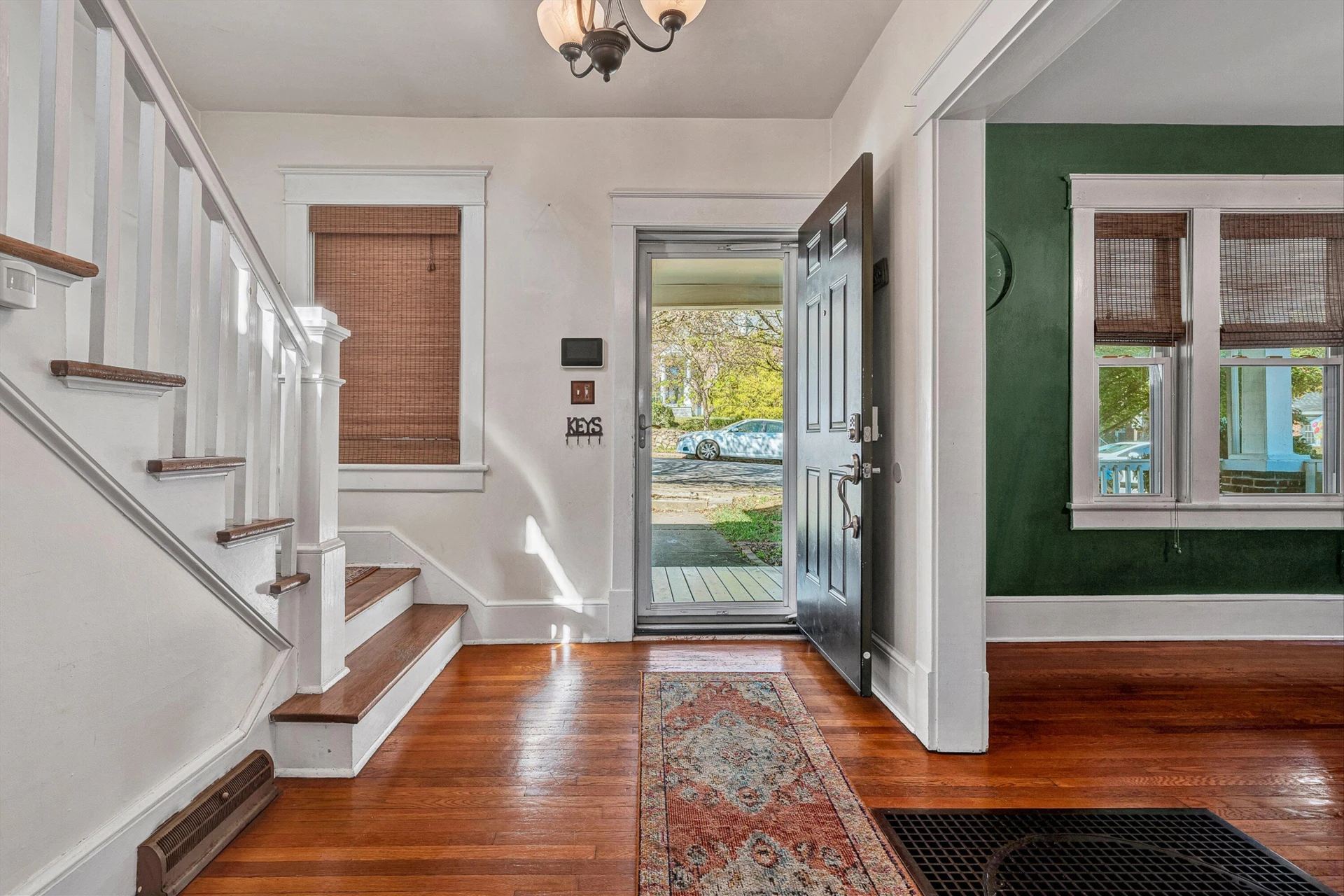 1030 Windsor AVE SW - Photo 4
