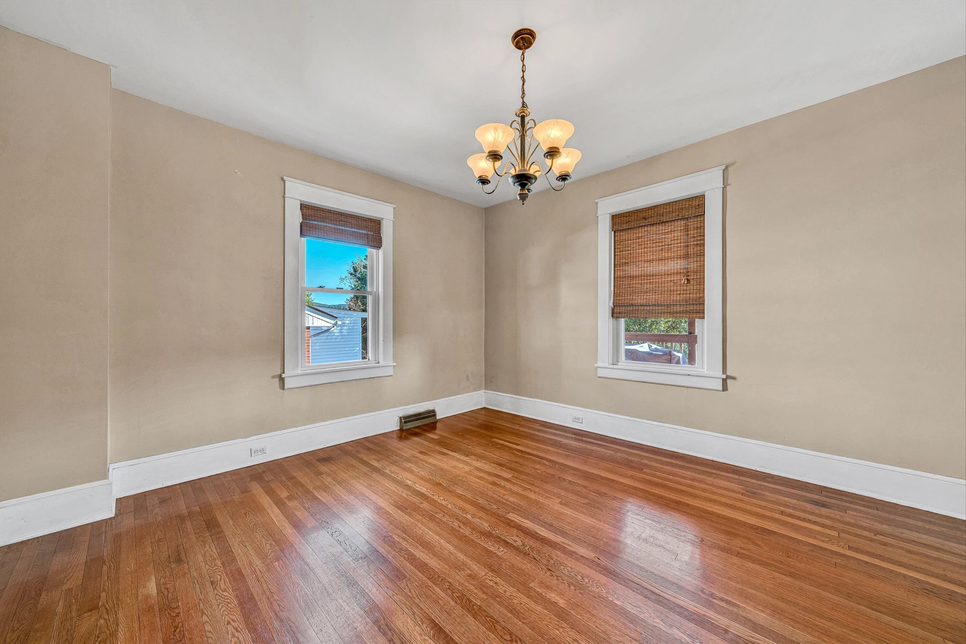 1030 Windsor AVE SW - Photo 10