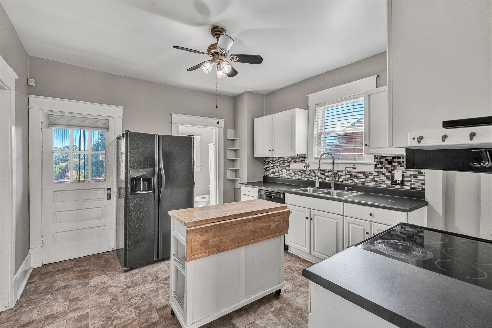 1030 Windsor AVE SW - Photo 12
