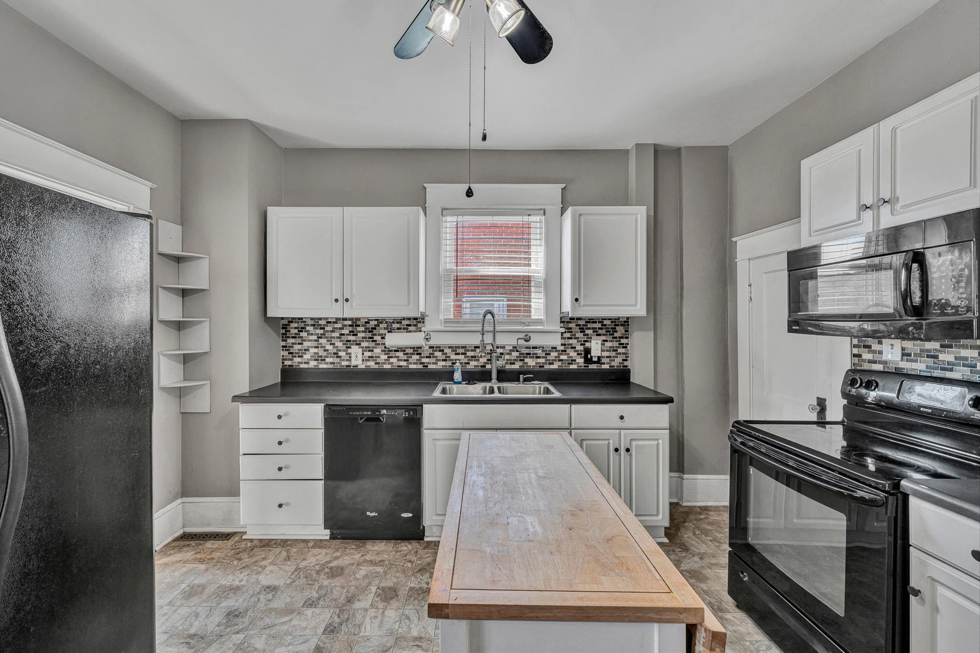 1030 Windsor AVE SW - Photo 13