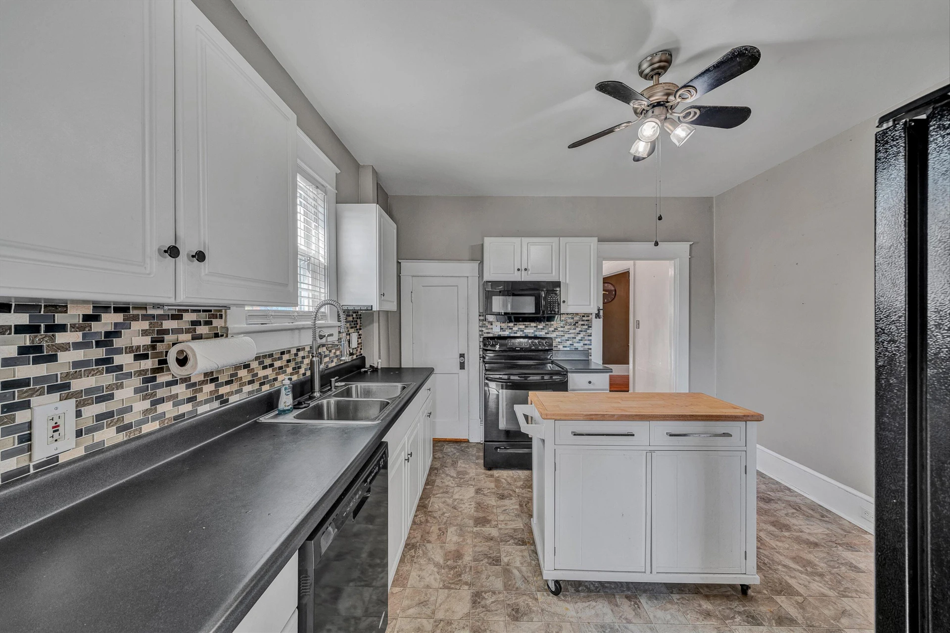 1030 Windsor AVE SW - Photo 14
