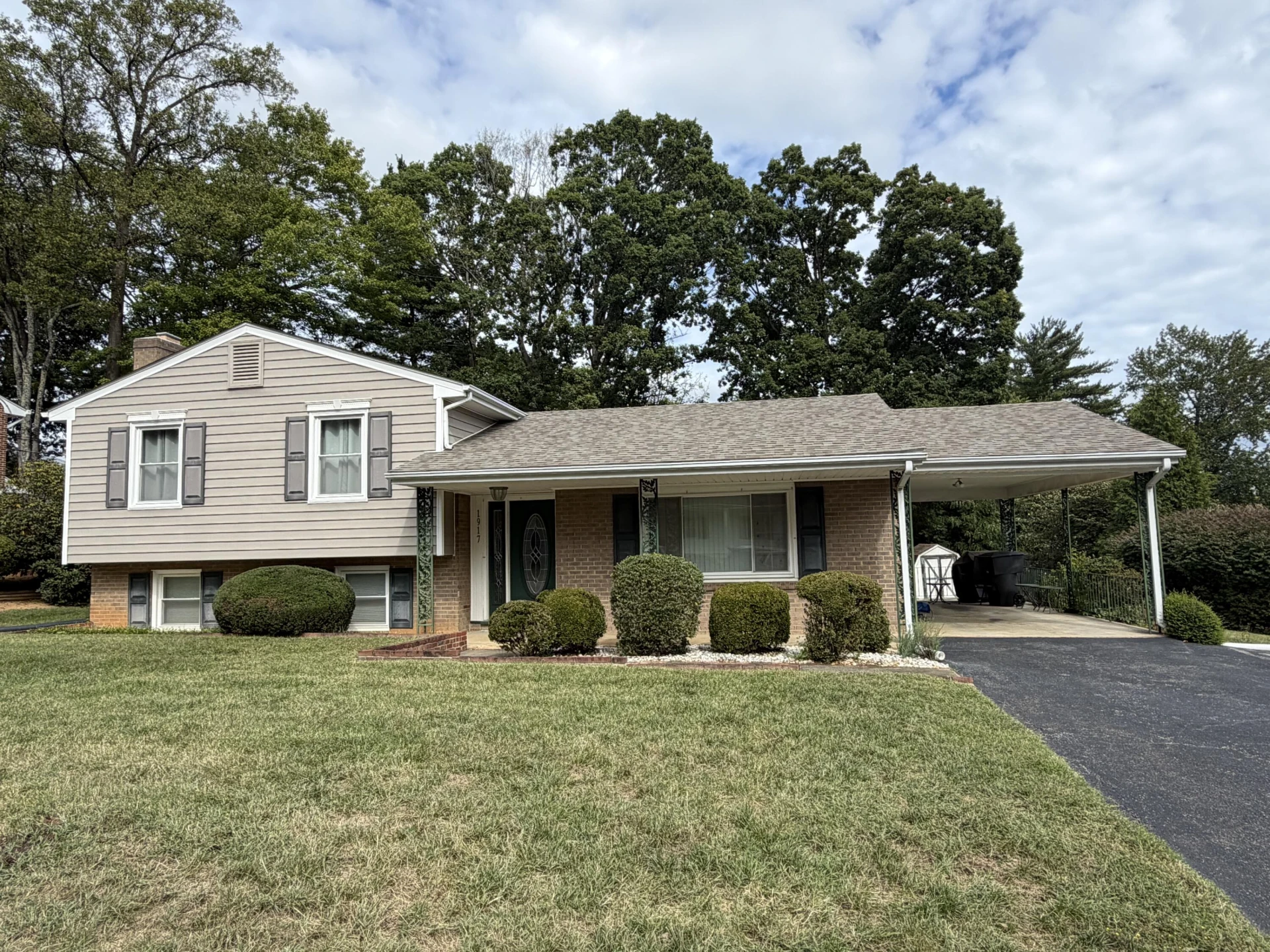 1917 Montclair DR