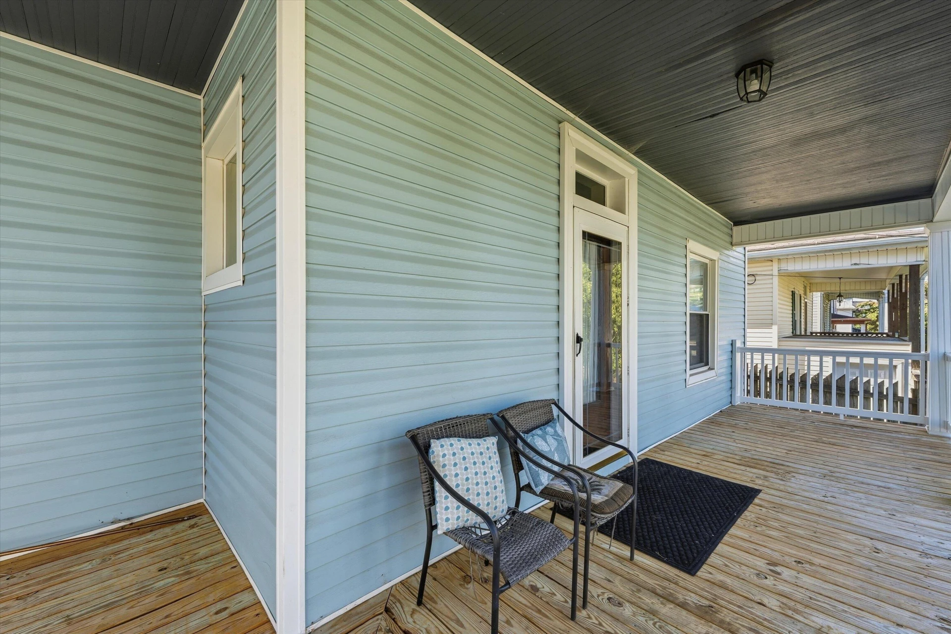 625 Elm AVE SE - Photo 2