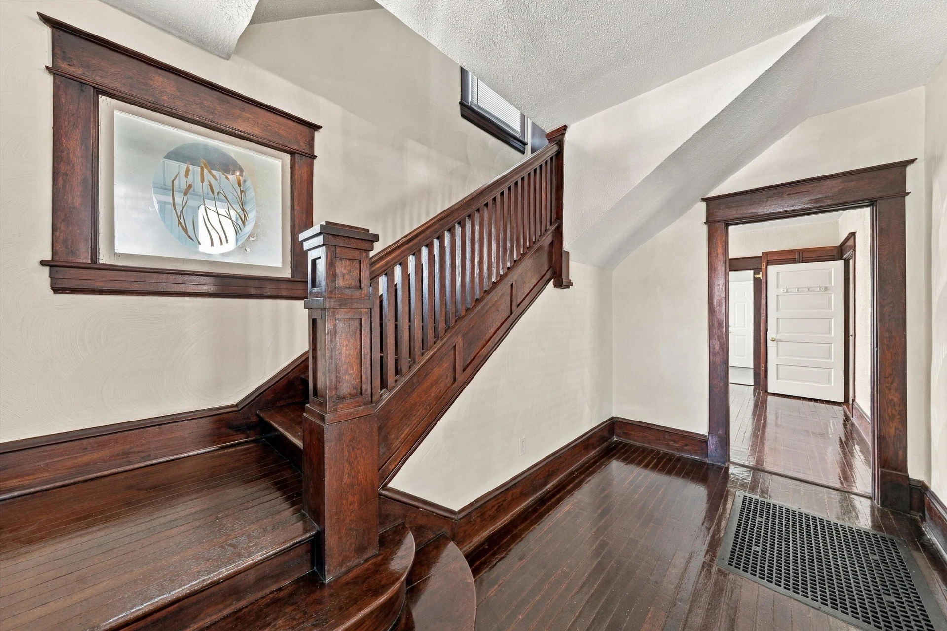 625 Elm AVE SE - Photo 3