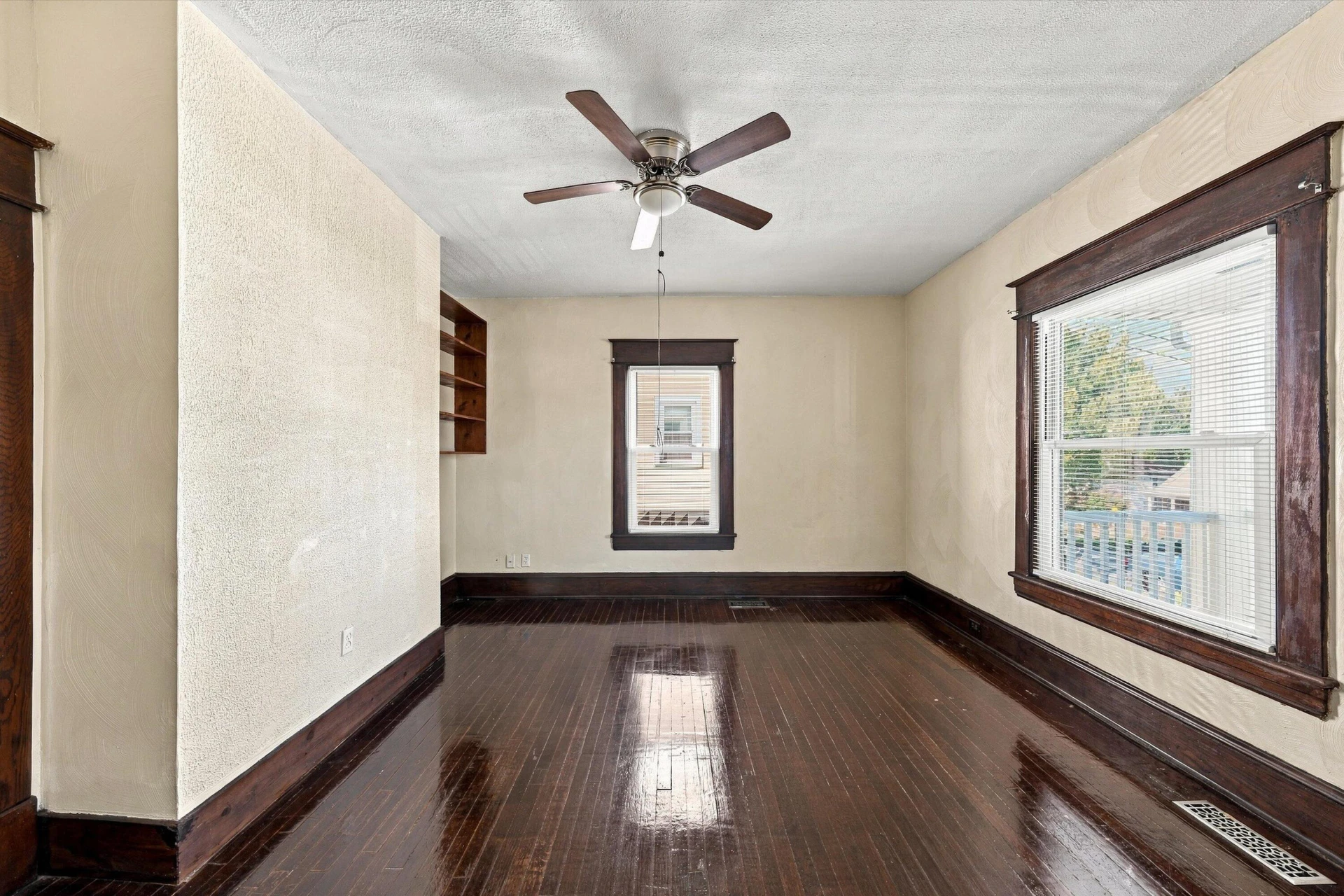625 Elm AVE SE - Photo 5