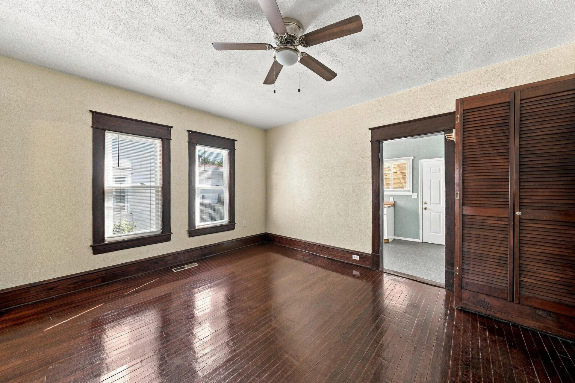 625 Elm AVE SE - Photo 6