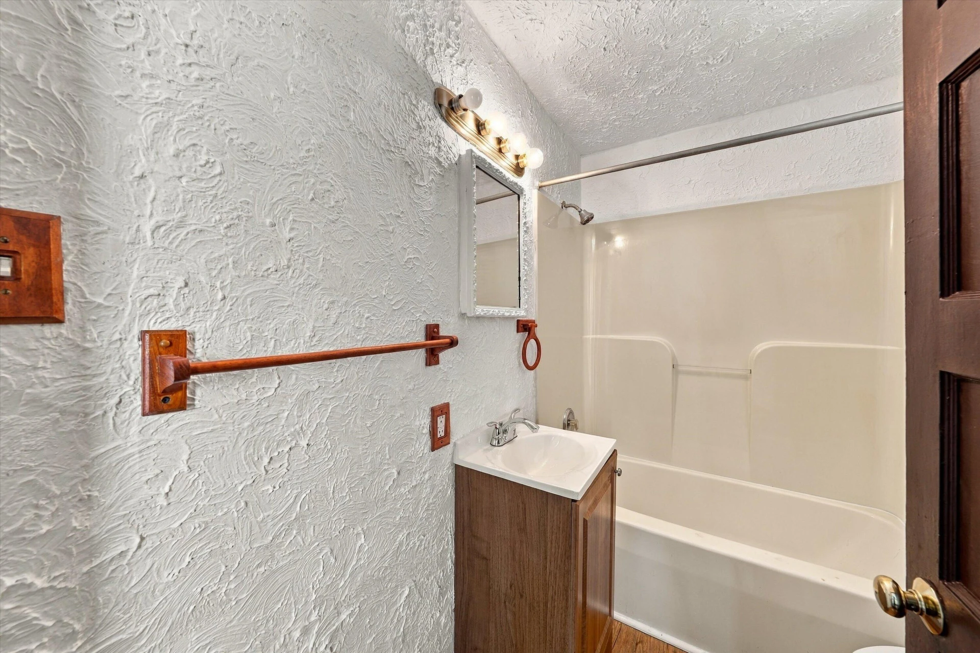 625 Elm AVE SE - Photo 7