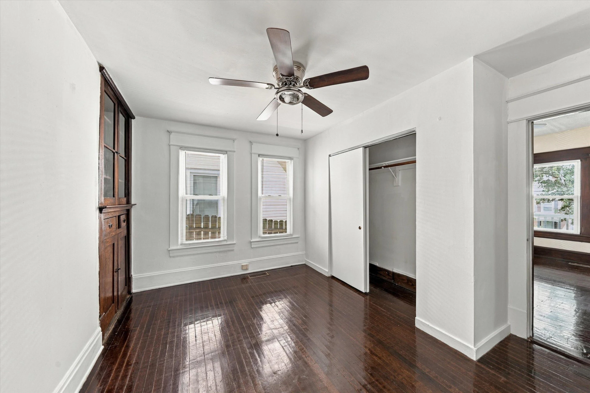 625 Elm AVE SE - Photo 8
