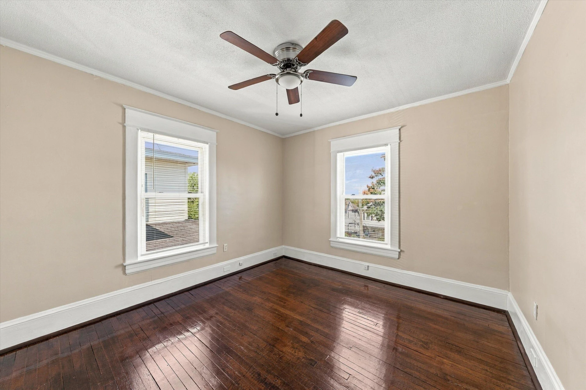 625 Elm AVE SE - Photo 13