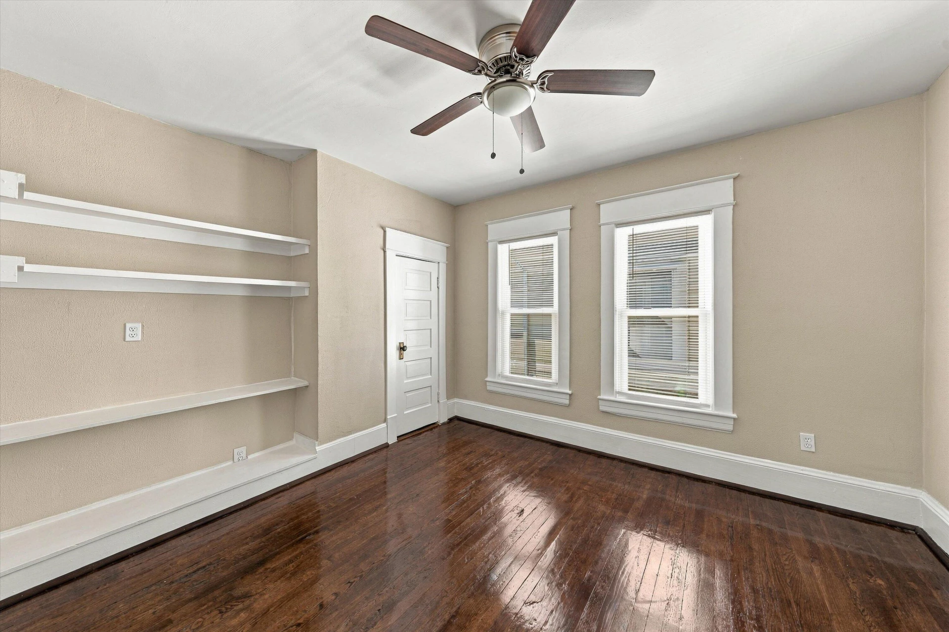 625 Elm AVE SE - Photo 15