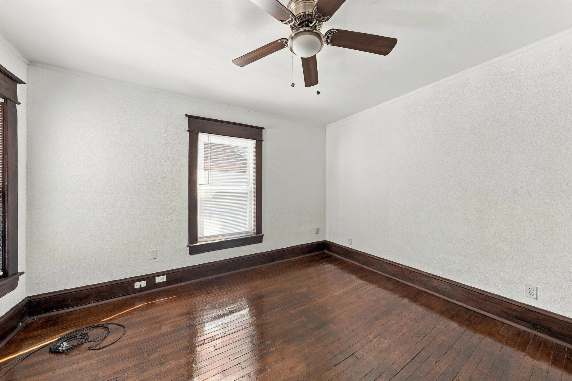 625 Elm AVE SE - Photo 16