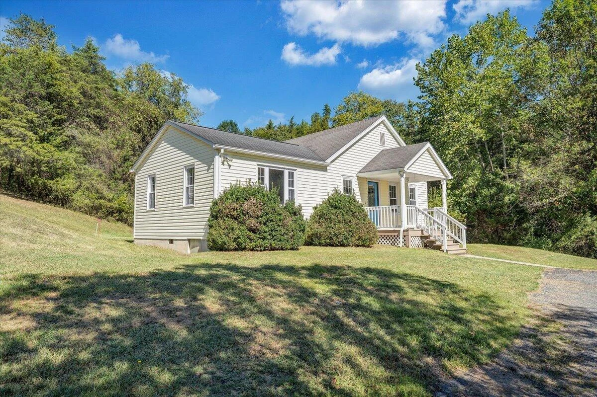 1096 Collierstown RD - Photo 2