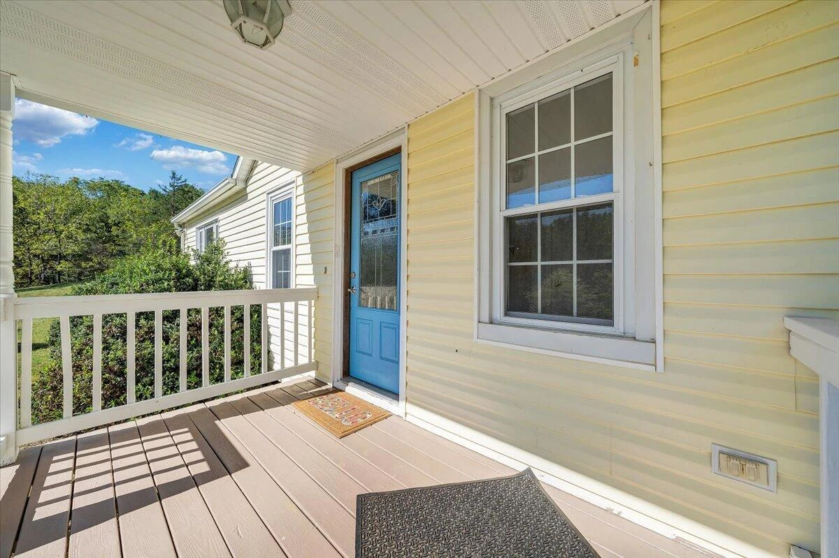 1096 Collierstown RD - Photo 3