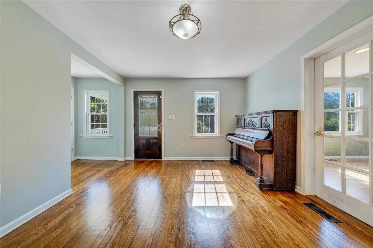 1096 Collierstown RD - Photo 7