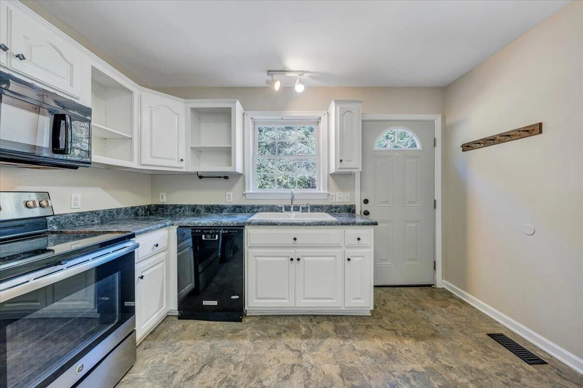1096 Collierstown RD - Photo 8