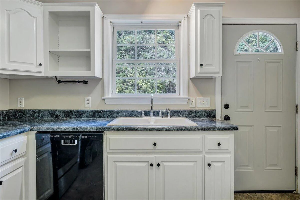 1096 Collierstown RD - Photo 9