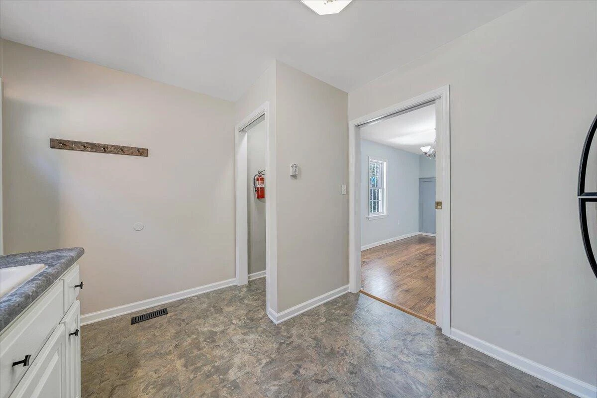 1096 Collierstown RD - Photo 12