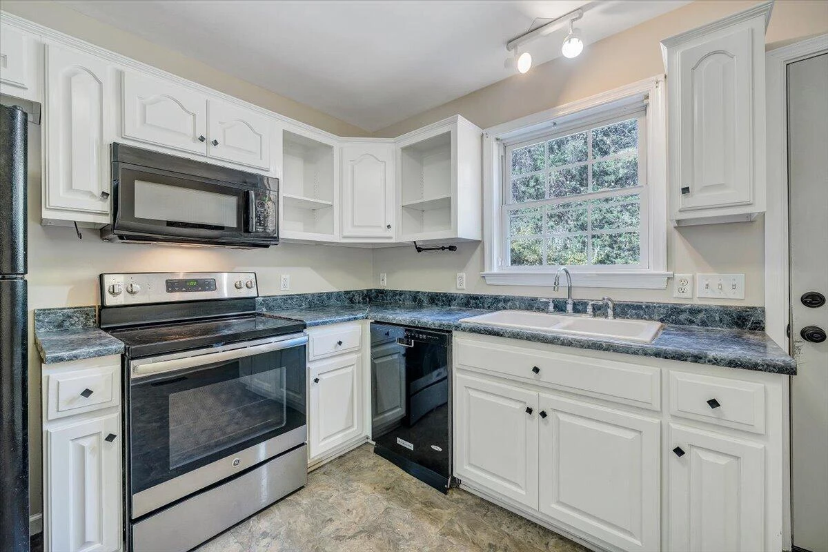 1096 Collierstown RD - Photo 13