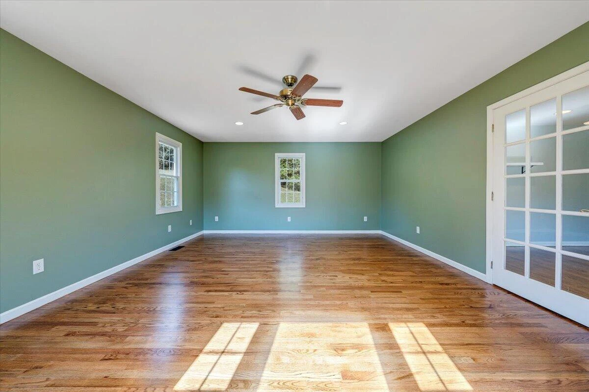 1096 Collierstown RD - Photo 16