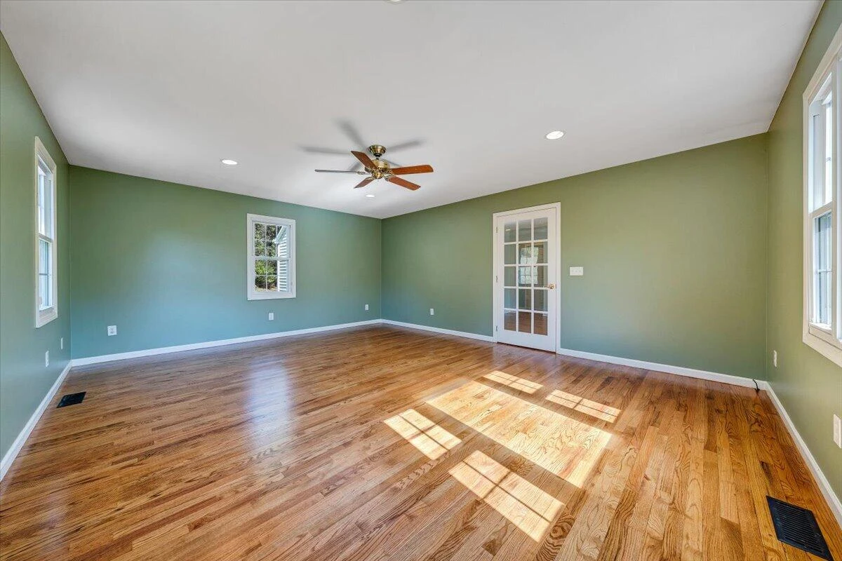 1096 Collierstown RD - Photo 17
